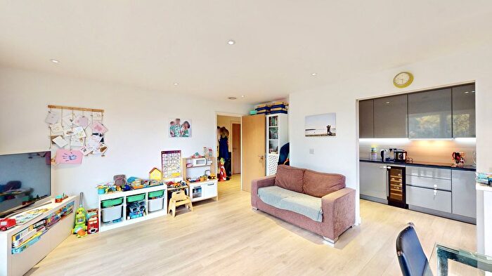 2 Bedroom Flat To Rent In Rivulet Apartments, London, N4