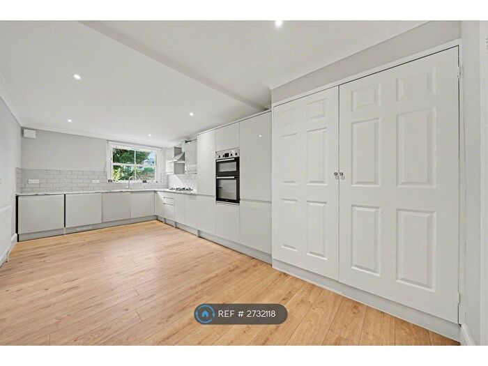 2 Bedroom Flat To Rent In Shooters Hill Road, London, SE3