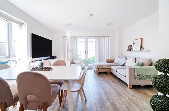 3 Bedroom Town House For Sale In George Avenue, Milton Keynes, Buckinghamshire, MK17