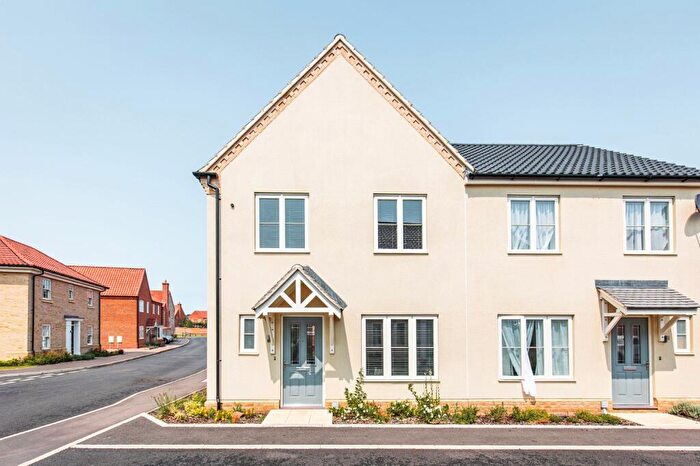 3 Bedroom Semi Detached House To Rent In Holt, NR25