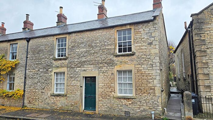 3 Bedroom End Of Terrace House For Sale In High Street, Marshfield, SN14