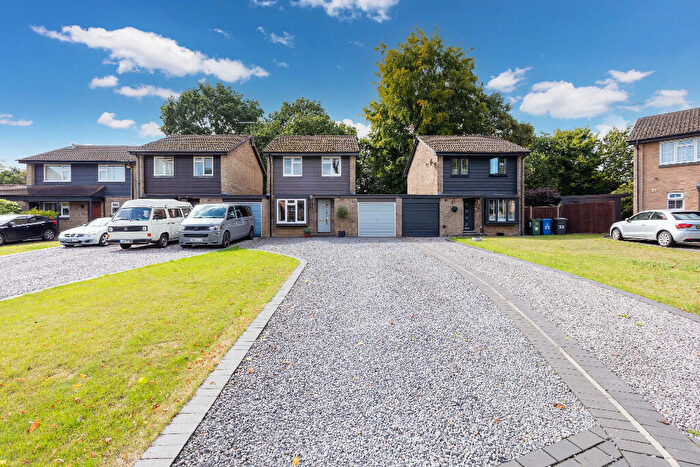 3 Bedroom Link Detached House For Sale In Ruscombe Gardens, Datchet, SL3