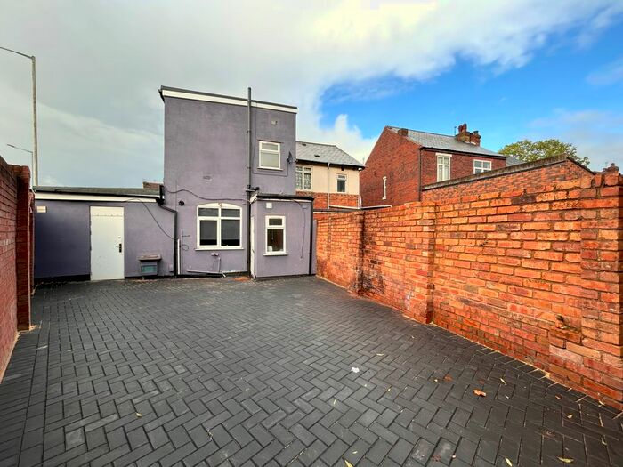 3 Bedroom Flat To Rent In Wellington Road, Bilston, WV14