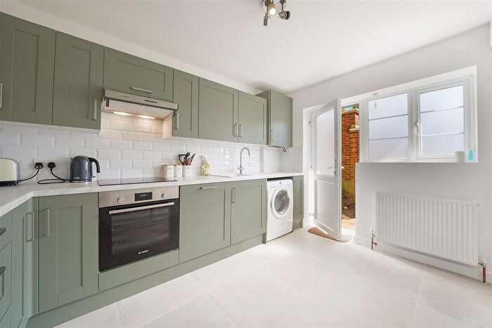 2 Bedroom Block Of Flats For Sale In Bittacy Hill, London, NW7