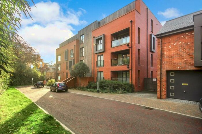 2 Bedroom Flat To Rent In Park View Avenue, Low Fell, Gateshead, NE9