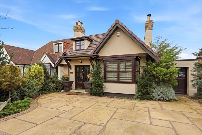 4 Bedroom Semi Detached House For Sale In Carlingford Drive, Westcliff-On-Sea, Essex, SS0