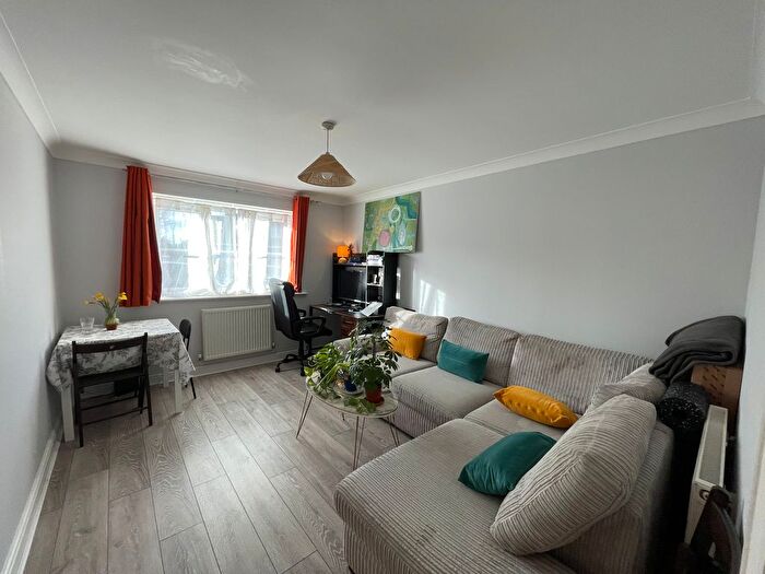 1 Bedroom Flat To Rent In Corwell Lane, Uxbridge, UB8