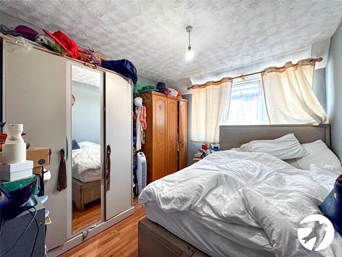 3 Bedroom End Of Terrace House For Sale In Lower Road, Maidstone, Kent, ME15