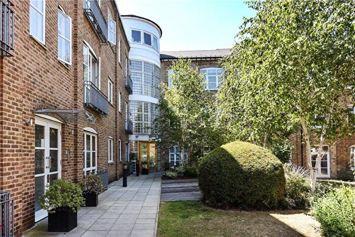 2 Bedroom Flat For Sale In Battersea High St, London, SW11