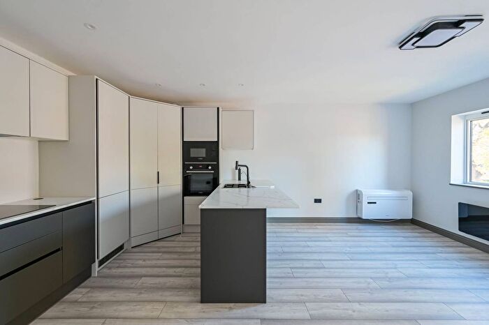 2 Bedroom Flat To Rent In Colney Hatch Lane, London, Colney Hatch, London, N10