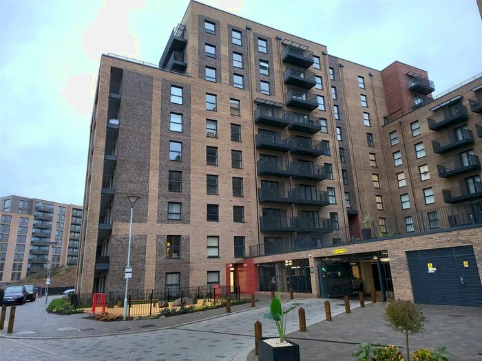 2 Bedroom Flat To Rent In Colnebank Drive, Watford, Hertfordshire, WD18