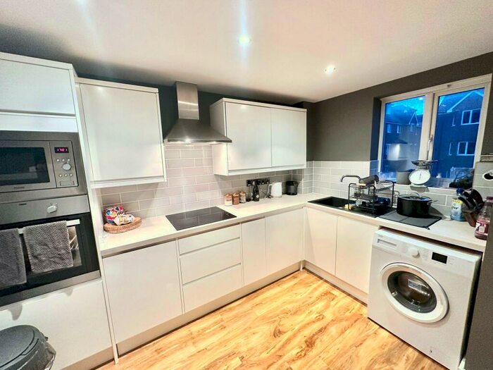 2 Bedroom Flat To Rent In Omega Court, Romford, RM7