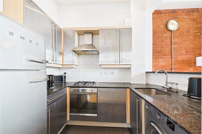 2 Bedroom Flat For Sale In Grove Road, Northampton, NN1
