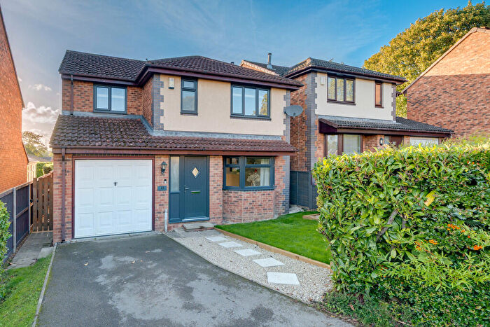 4 Bedroom Detached House For Sale In Southcroft Avenue, Birkenshaw, BD11