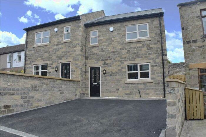 3 Bedroom Property To Rent In Baildon, West Yorkshire, BD17