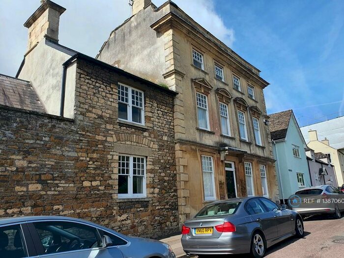 2 Bedroom Flat To Rent In Lyley House, Wotton-Under-Edge, GL12