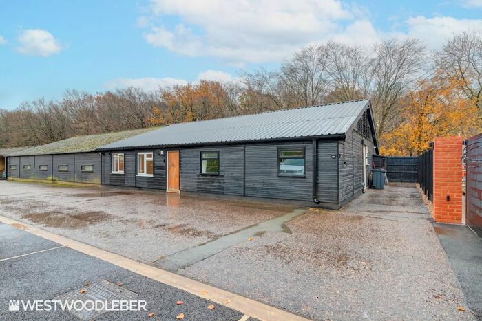 2 Bedroom Barn Conversion To Rent In Mangrove Lane, Hertford, SG13