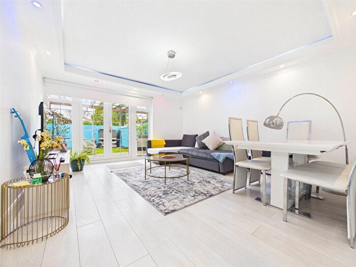 4 Bedroom Terraced House To Rent In Green Walk, Hampton, TW12