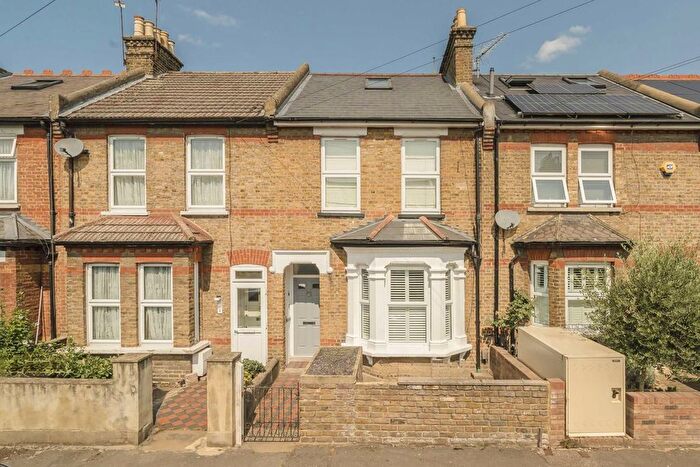 2 Bedroom Flat For Sale In Endsleigh Road, Ealing, W13