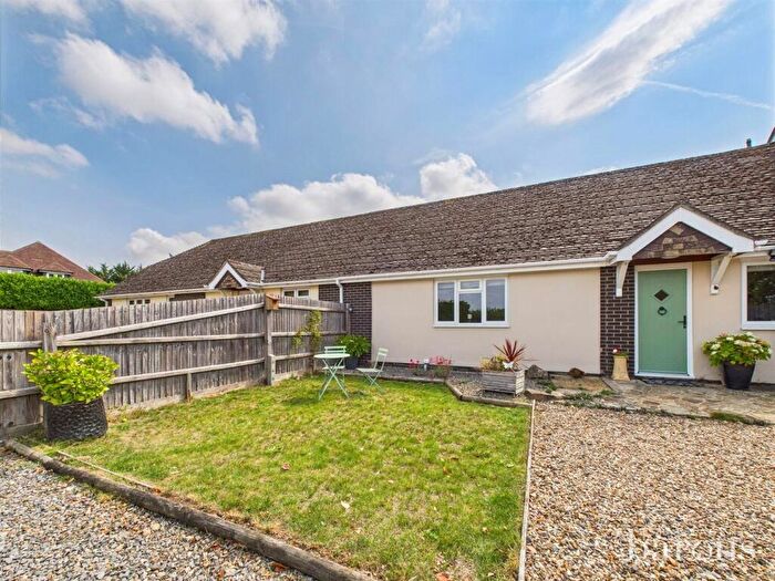 2 Bedroom Bungalow For Sale In Hackwood Lane, Cliddesden, Basingstoke, Hampshire, RG25