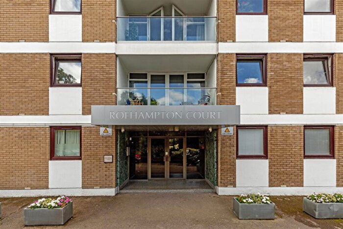 3 Bedroom Flat To Rent In Flat, Roehampton Court, London, SW13