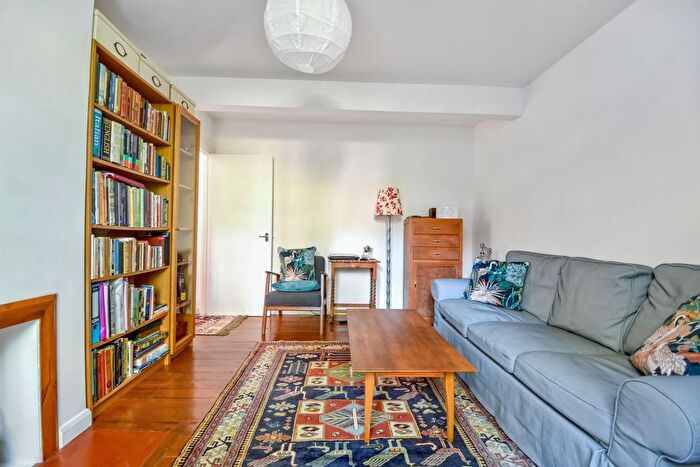 1 Bedroom Flat For Sale In Kingswear Road, Dartmouth Park, London, NW5