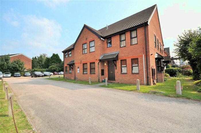 1 Bedroom Flat To Rent In Lumley Road, Horley, RH6