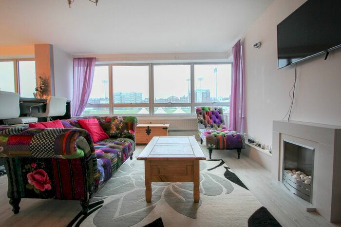 3 Bedroom Flat To Rent In Eaton Road, Hove, BN3