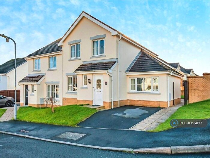 3 Bedroom Semi-Detached House To Rent In Maes Y Wennol, Carmarthen, SA31