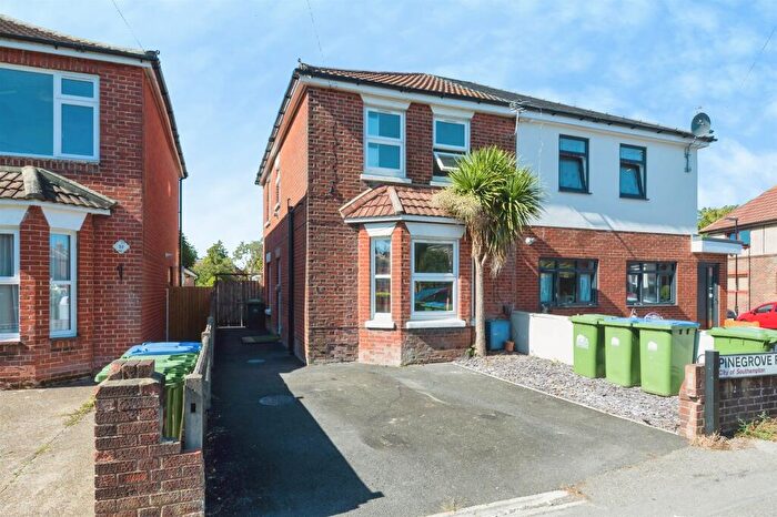 3 Bedroom Semi-Detached House For Sale In Pinegrove Road, Southampton, SO19