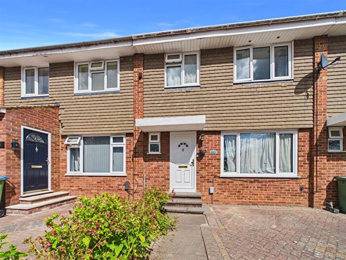 3 Bedroom Terraced House For Sale In Fleetside, West Molesey, KT8
