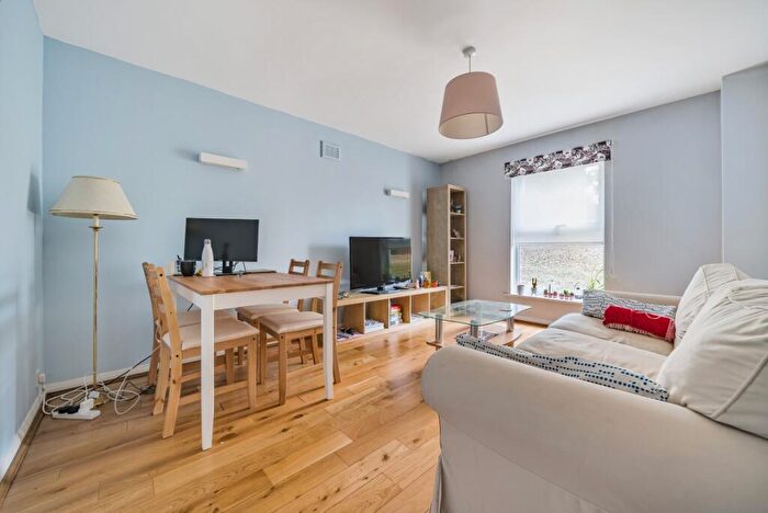 2 Bedroom Flat To Rent In Lee Park, London, SE3