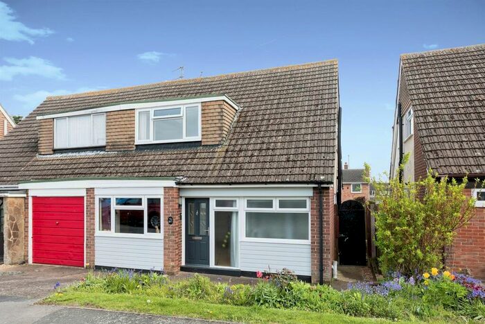 3 Bedroom Semi-Detached House For Sale In Priory Crescent, Roade, Northampton, NN7