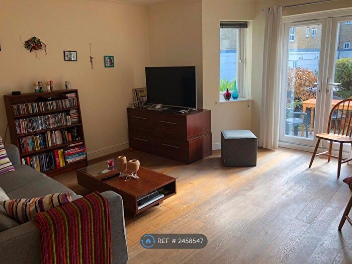 2 Bedroom Flat To Rent In Shoreditch, London, E2