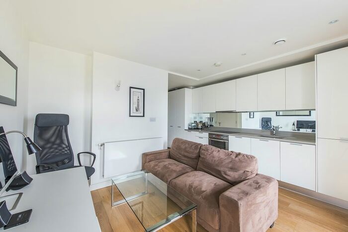 Studio To Rent In Station Approach, Hayes, UB3