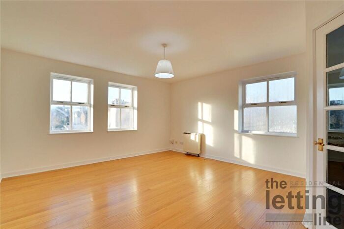 1 Bedroom Apartment To Rent In Genotin Road, Enfield, Middlesex, EN1