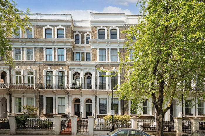 1 Bedroom Apartment For Sale In Redcliffe Gardens, London, SW10