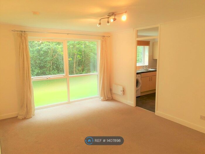 2 Bedroom Flat To Rent In Blair Close, Hemel Hempstead, HP2