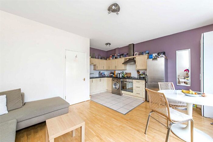 1 Bedroom Flat To Rent In Endlesham Road, London, SW12