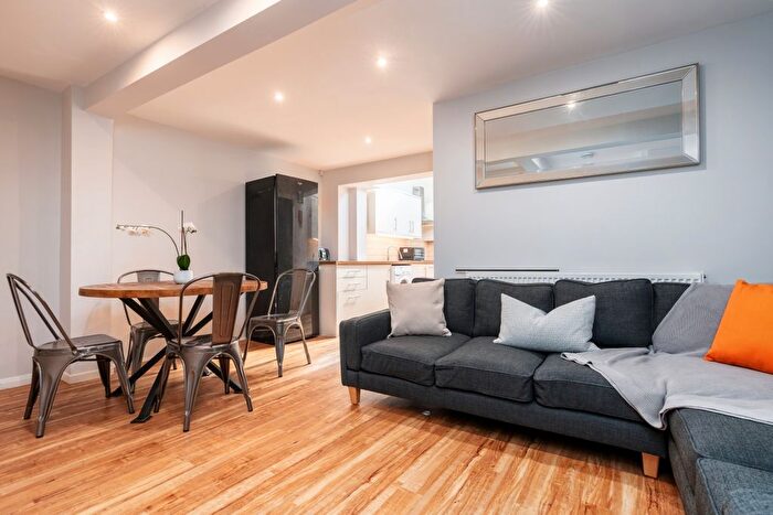 6 Bedroom Property To Rent In Derby Road, Manchester, M14