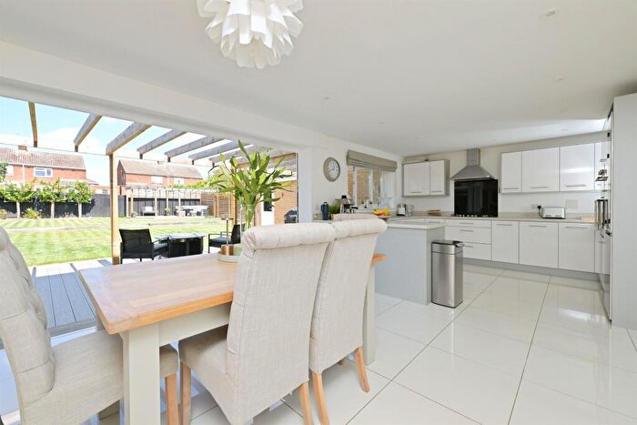 5 Bedroom Detached House For Sale In Lares Avenue, Peterborough, PE2