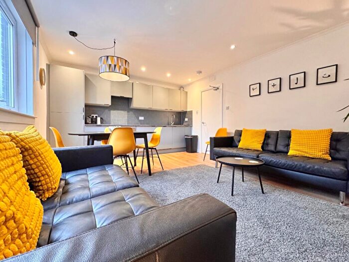 3 Bedroom House Of Multiple Occupation To Rent In Clarence Drive, Hyndland, Glasgow, G12