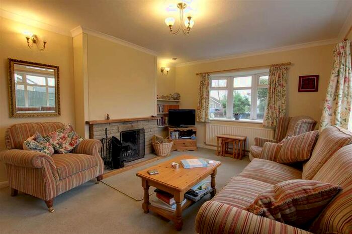 2 Bedroom Detached Bungalow For Sale In Station Road, Willoughby, LN13