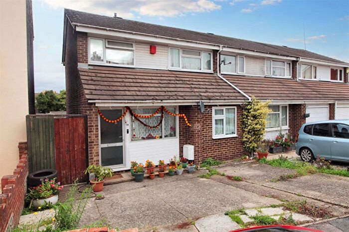 3 Bedroom End Of Terrace House For Sale In Sherwood Street, Reading, RG30