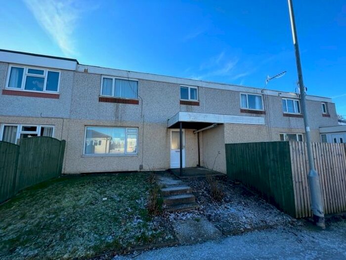 3 Bedroom Town House To Rent In Stonecliffe Green, Farnley, Leeds, LS12