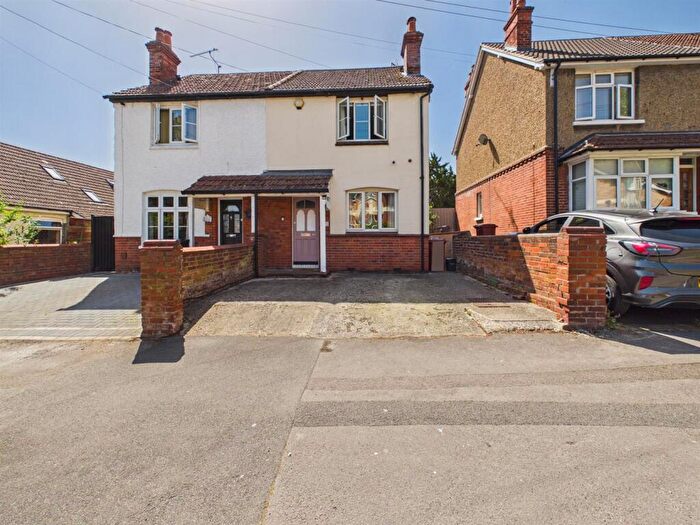 3 Bedroom Semi Detached House For Sale In Craig Avenue, Reading, RG30
