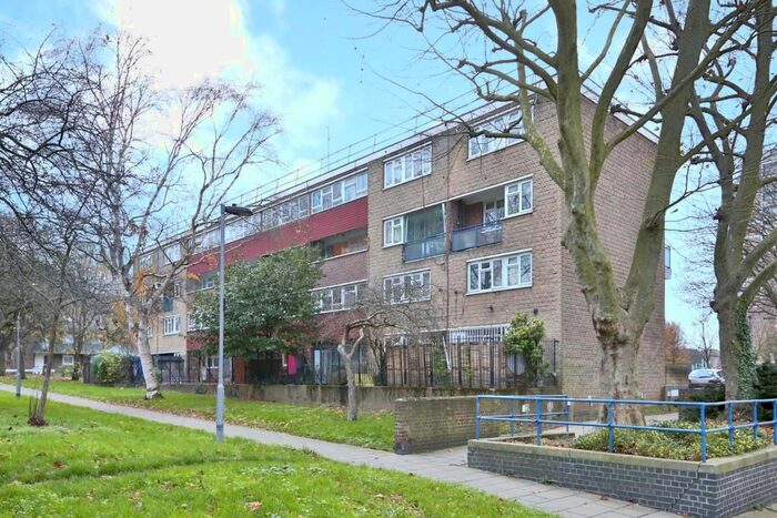3 Bedroom Flat To Rent In Latimer Road, London, N15