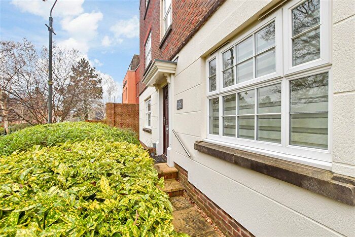 2 Bedroom Flat For Sale In Worthing Road, Horsham, West Sussex, RH12