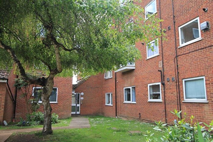 1 Bedroom Flat To Rent In Makepeace Road, Northolt, UB5