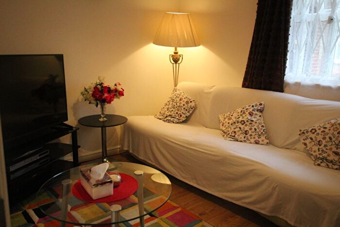 2 Bedroom Flat For Sale In Flat, Honeysuckle Court, Hyacinth Close, Ilford, IG1